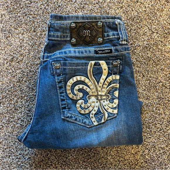 Women’s size 31 Miss Me capris - Picture 5 of 5